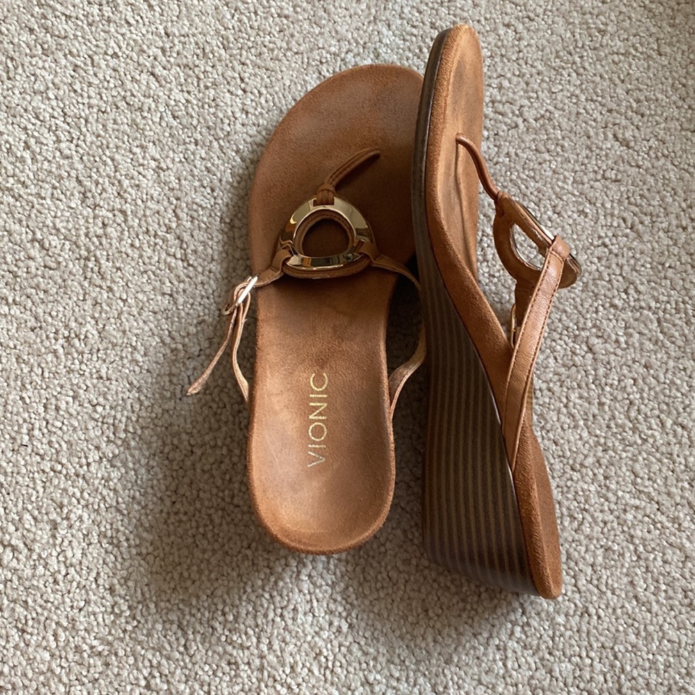 Vionic Sandals//Brown//Size 9/ So Comfortable! - Picture 2 of 4
